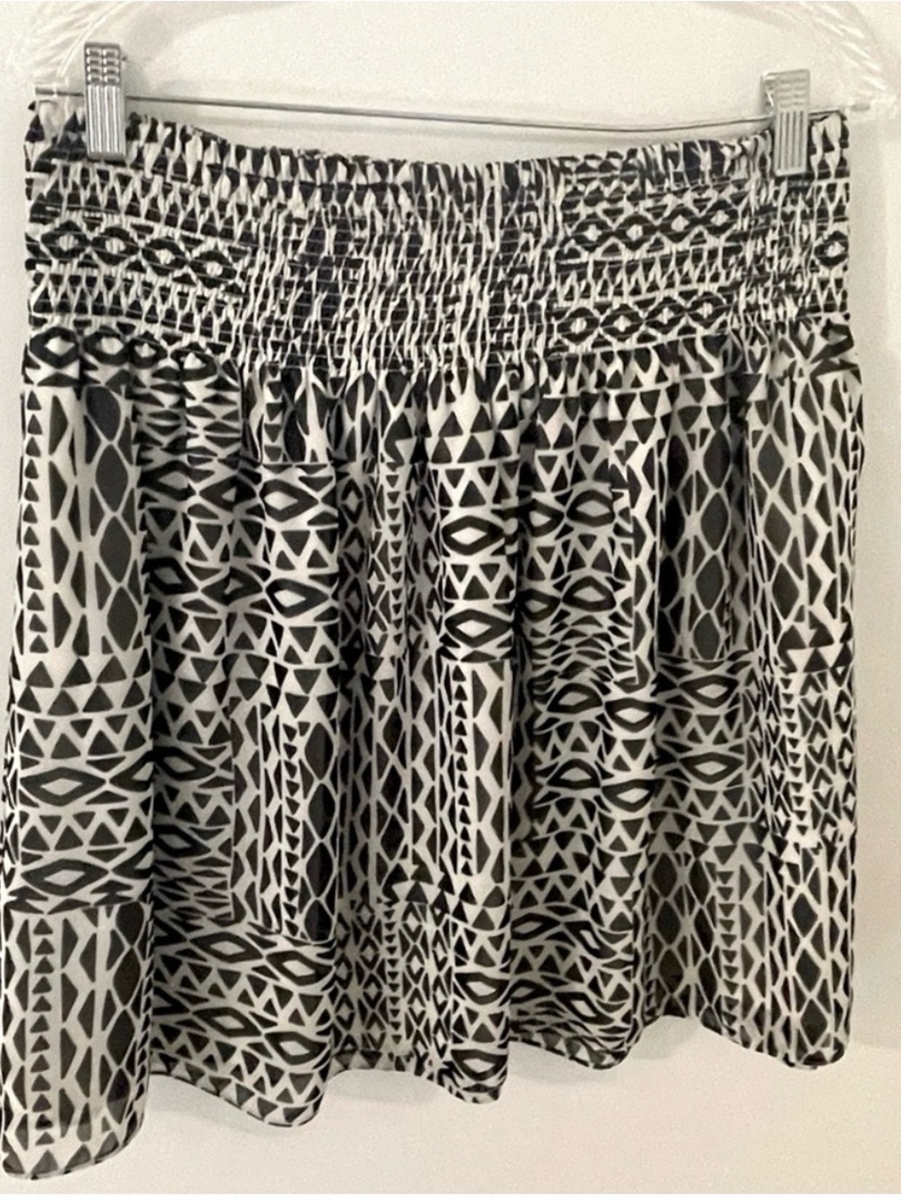 WHBM Black White Geometric Smocked Waist Flowy Skirt M